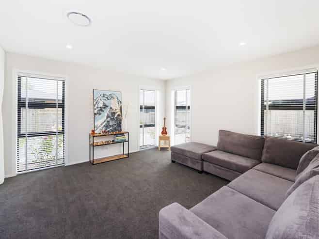 27 Coutts Way, Fitzherbert