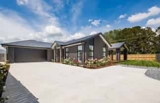 27 Coutts Way, Fitzherbert