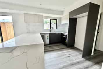 17B Martin Place, Kelston