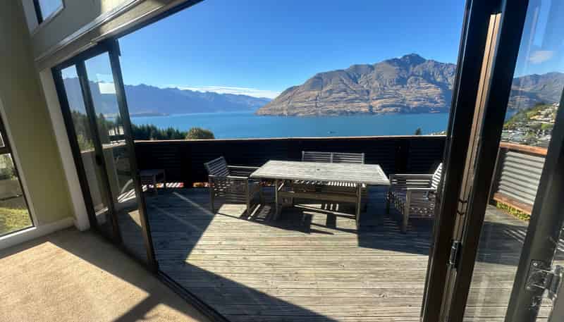 92 Wynyard Crescent , Fernhill/Sunshine Bay