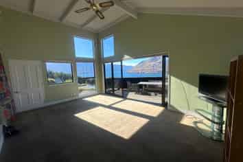 92 Wynyard Crescent , Fernhill/Sunshine Bay