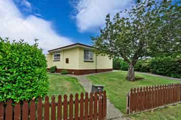 62 Lothian Crescent, Strathern