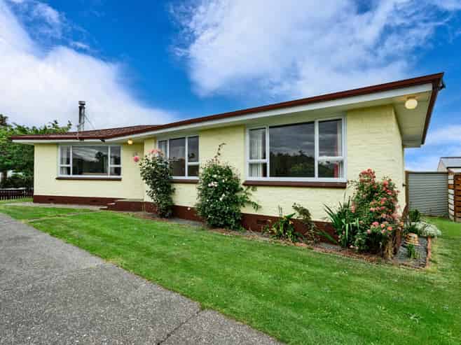 62 Lothian Crescent, Strathern