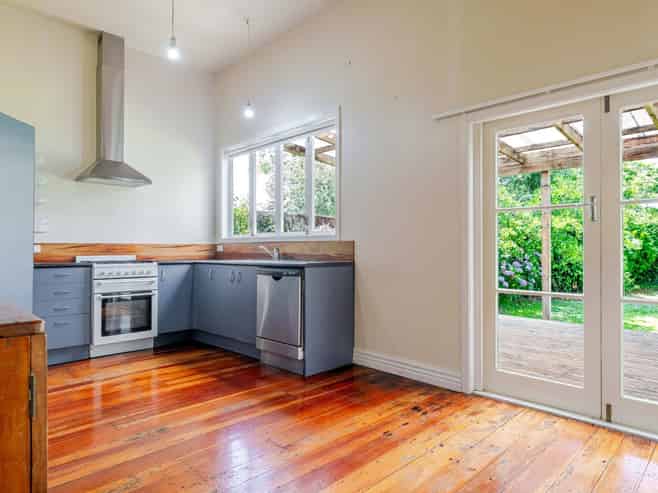 5 Hereford Street, West End