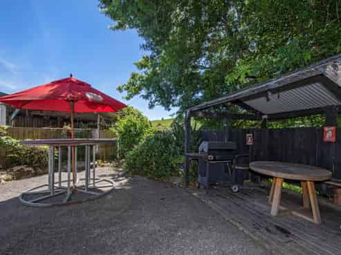 ICONIC HIKURANGI HOTEL
