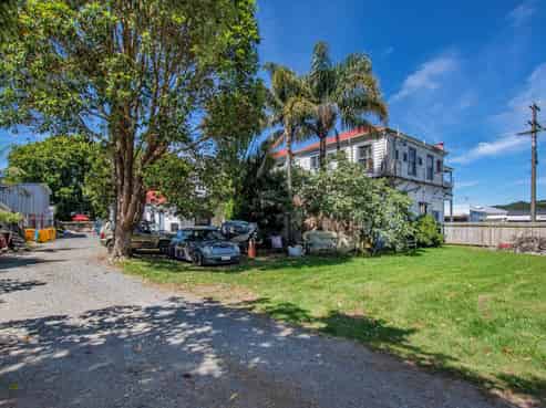 ICONIC HIKURANGI HOTEL
