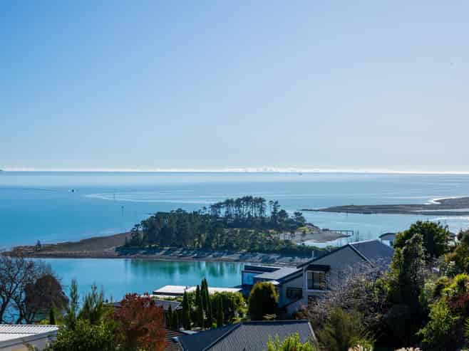 52 The Cliffs, Britannia Heights