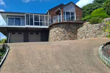 OFFICE SUITE WITH PANORAMIC VIEWS