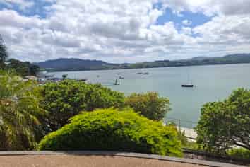 OFFICE SUITE WITH PANORAMIC VIEWS