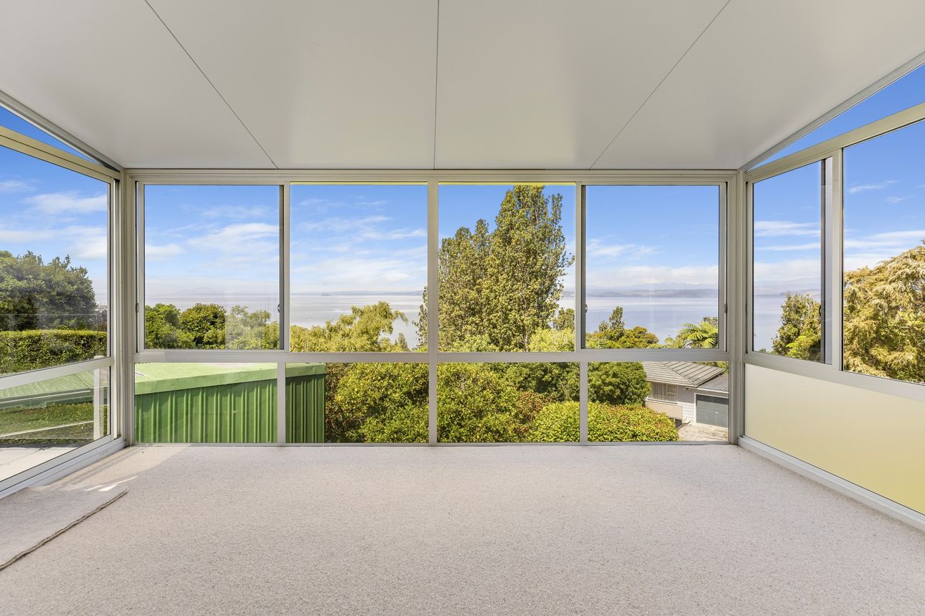 Blank Canvas with Uninterrupted Lake Views - Mehr