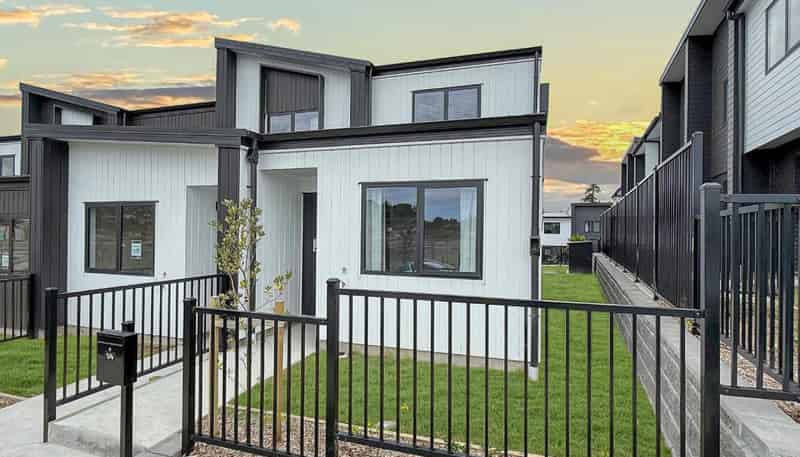 1/4 Limestone Drive, Hobsonville