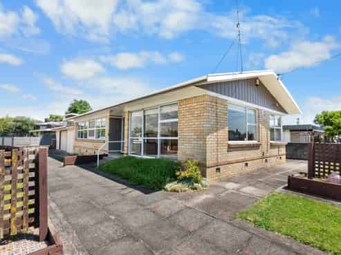 10 Garden Heights Avenue, Glenview