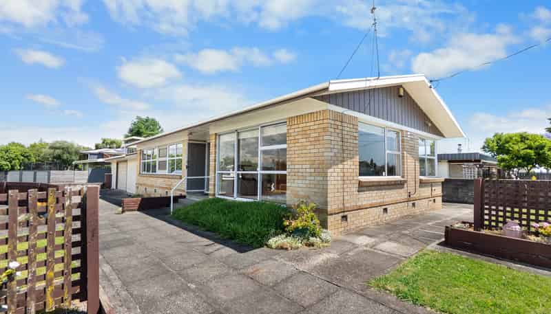 10 Garden Heights Avenue, Glenview