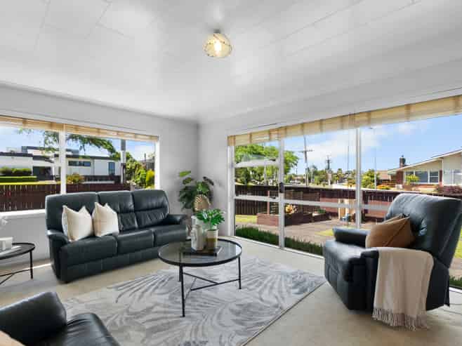 10 Garden Heights Avenue, Glenview