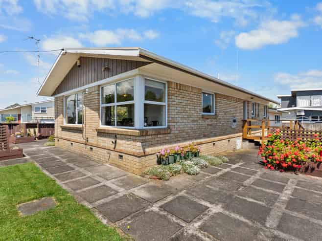 10 Garden Heights Avenue, Glenview