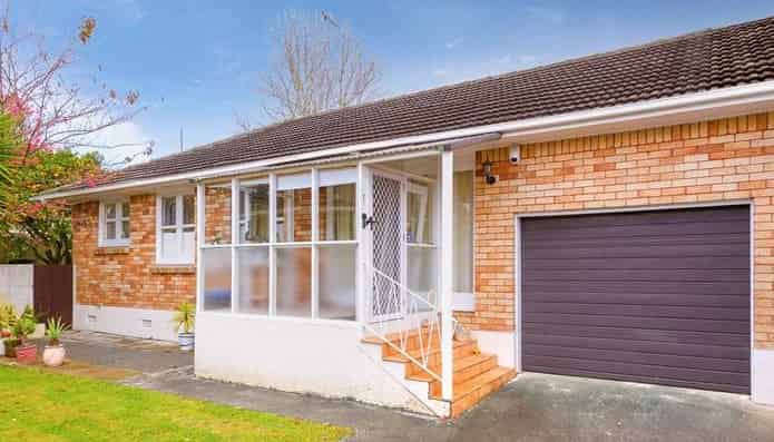 7/17 Kings Road, Panmure