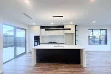 11 Pupu Crescent, Karaka