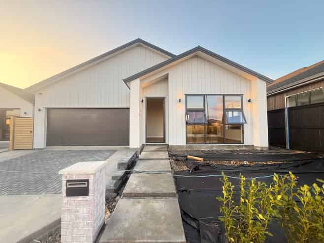 11 Pupu Crescent, Karaka