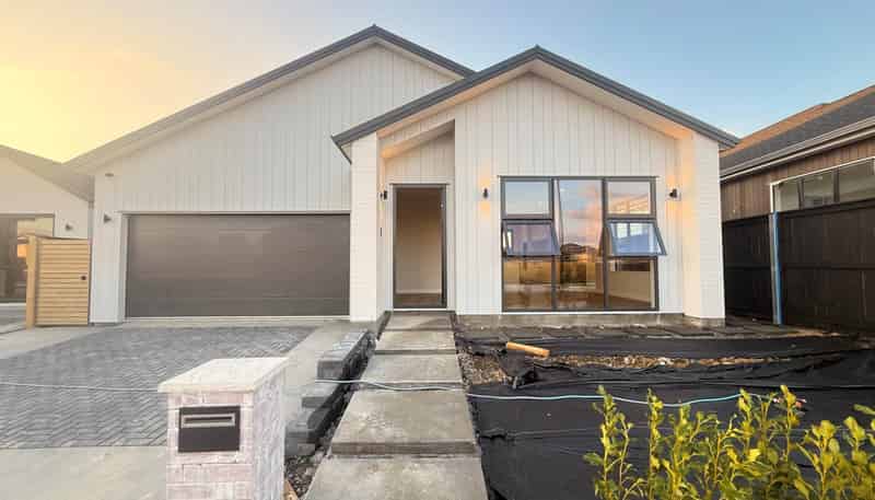 11 Pupu Crescent, Karaka