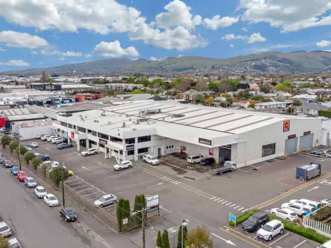 Expansive City Fringe Office with Parking