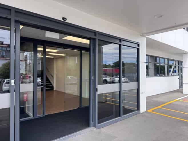 Expansive City Fringe Office with Parking