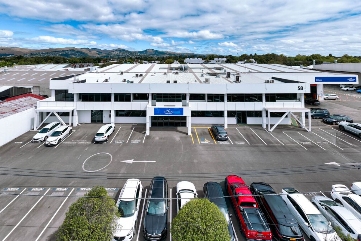 Expansive City Fringe Office with Parking – pohled 3