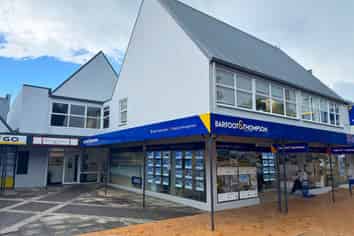 BEACHSIDE BUSINESS - OFFICE OR RETAIL IN HEART...