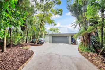 23 Quinns Road , Waiatarua