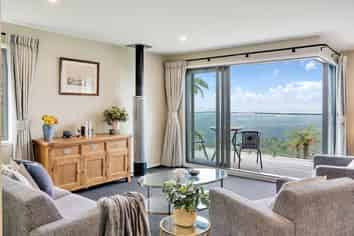 23 Quinns Road , Waiatarua