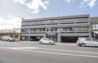 SPACIOUS OFFICE IN PRIME LOCATION