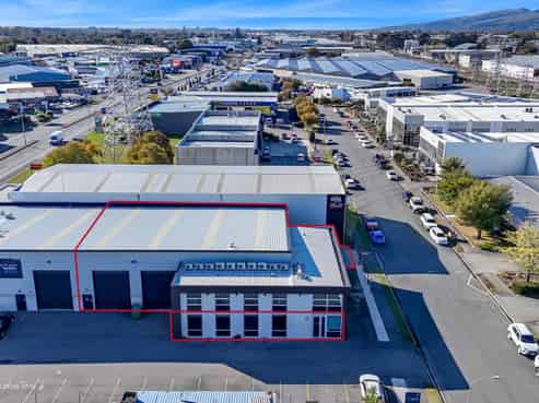Versatile industrial premises – warehouse/office