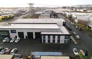Versatile industrial premises – warehouse/office