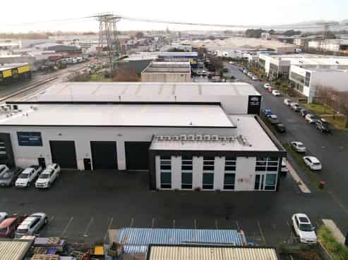 Versatile industrial premises – warehouse/office