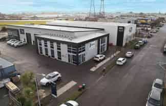 Versatile industrial premises – warehouse/office