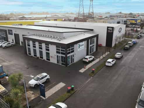 Versatile industrial premises – warehouse/office