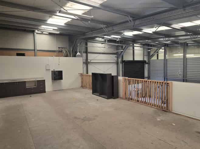 Versatile industrial premises – warehouse/office