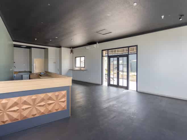 HIGH PROFILE CORNER SITE