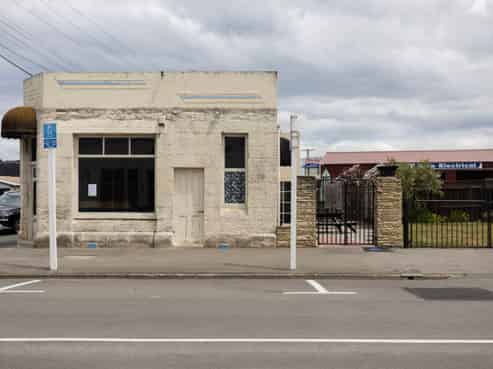 HIGH PROFILE CORNER SITE