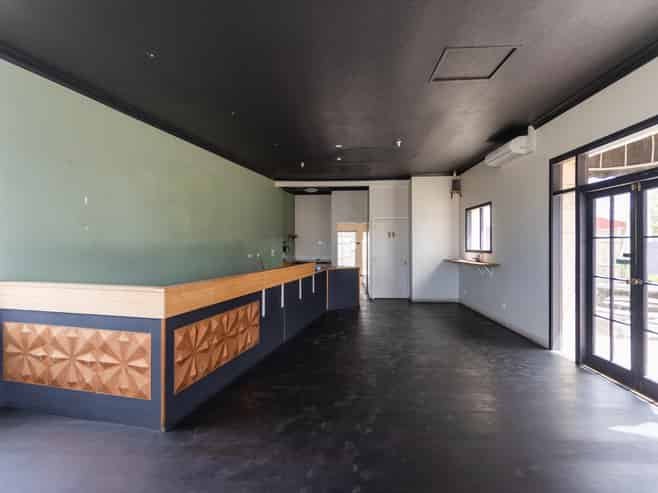 HIGH PROFILE CORNER SITE