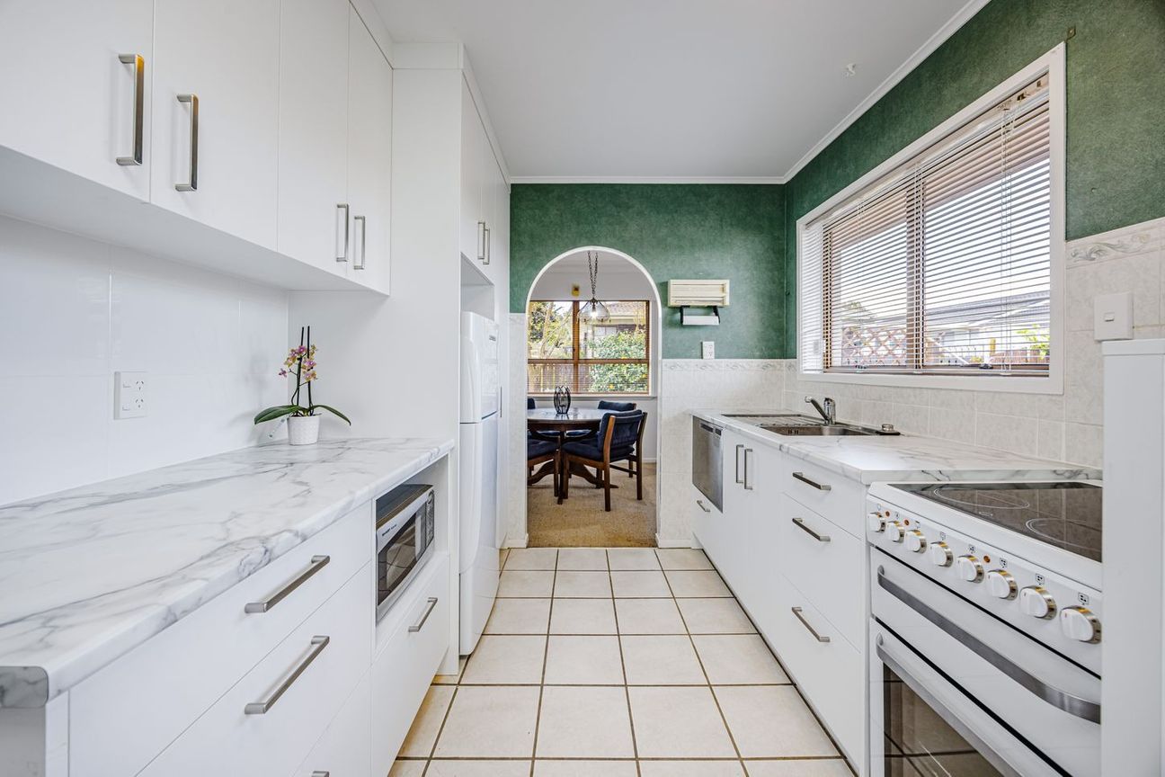 Sunny, Spacious & Convenient Modern 2 Bedroom Home - Aanzicht 5
