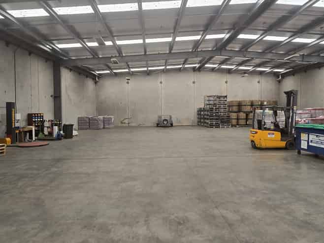 High-stud clear-span warehouse in Islington