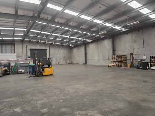 High-stud clear-span warehouse in Islington