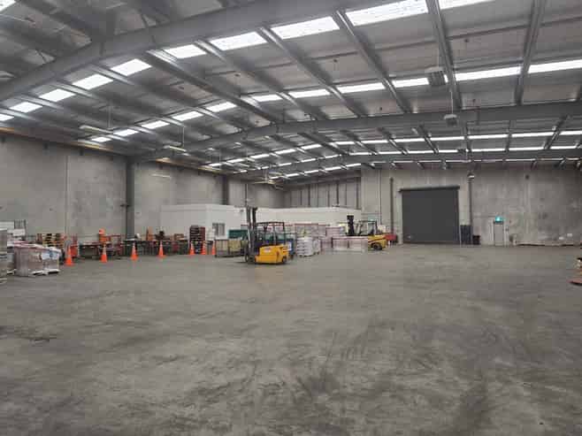 High-stud clear-span warehouse in Islington