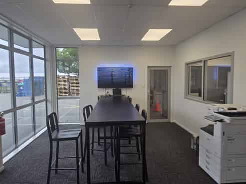 High-stud clear-span warehouse in Islington