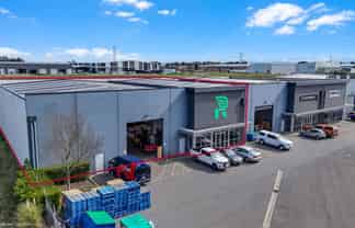High-stud clear-span warehouse in Islington
