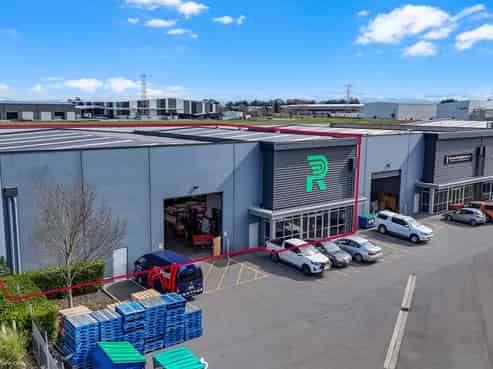 High-stud clear-span warehouse in Islington