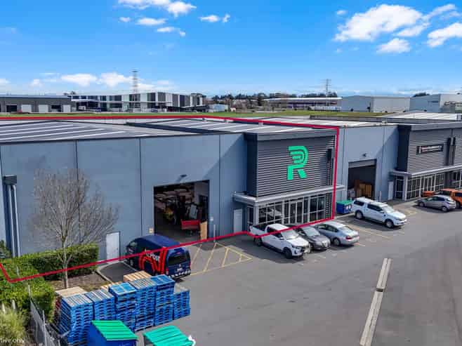 High-stud clear-span warehouse in Islington