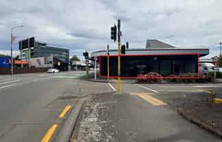 Retail/Office Space with Huge Profile 