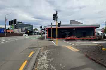 Retail/Office Space with Huge Profile 