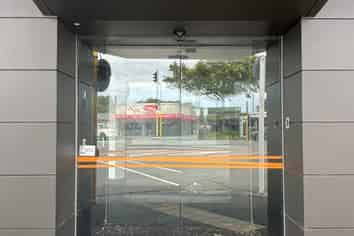 Retail/Office Space with Huge Profile 